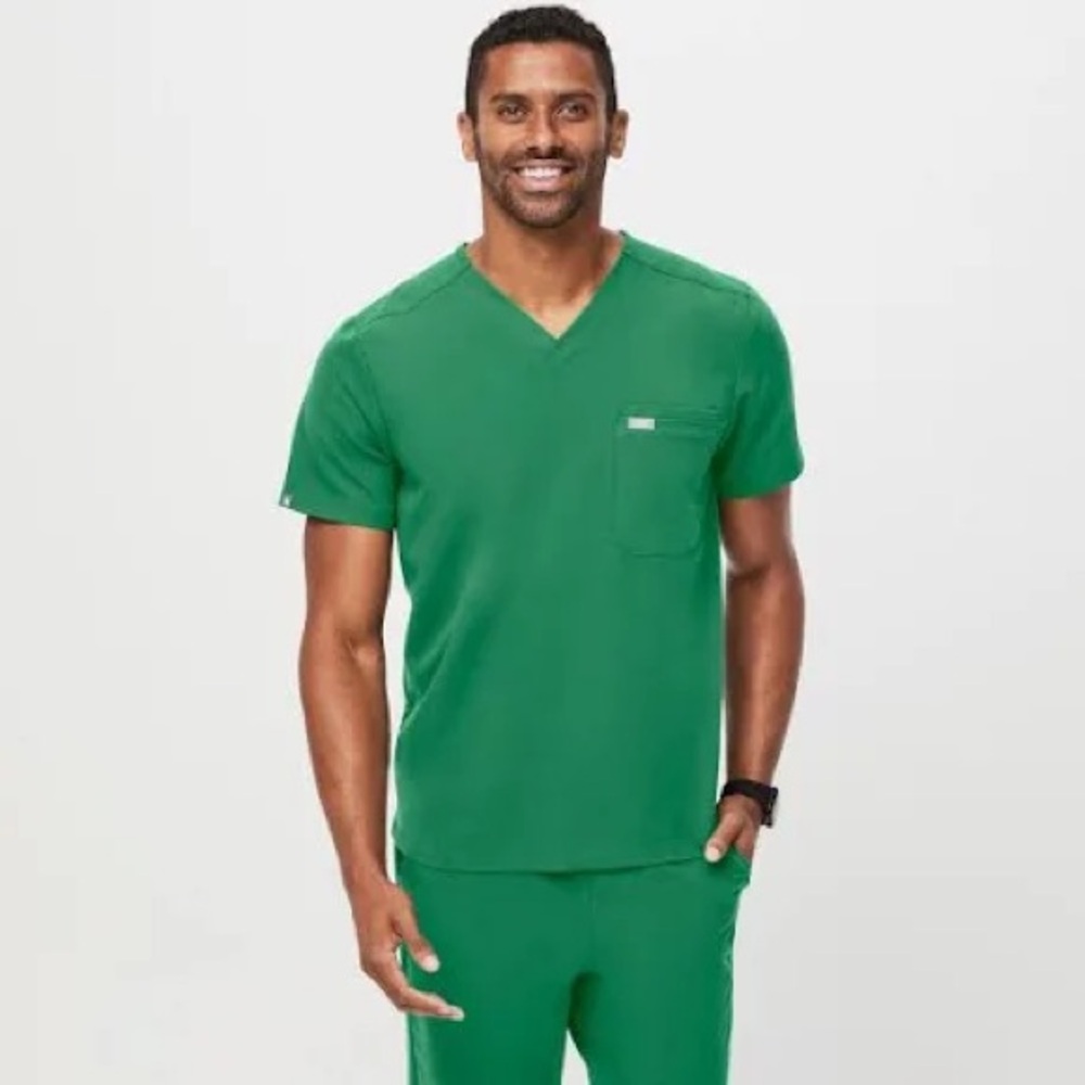 Figs Leon Three Pocket Scrub Top